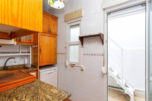 TOWNHOUSE OPPORTUNITY IN LOS ALTOS