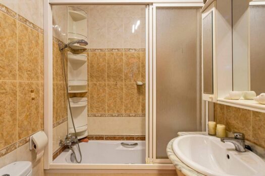 TOWNHOUSE OPPORTUNITY IN LOS ALTOS