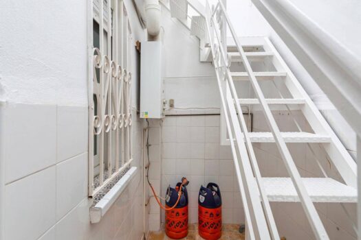 TOWNHOUSE OPPORTUNITY IN LOS ALTOS