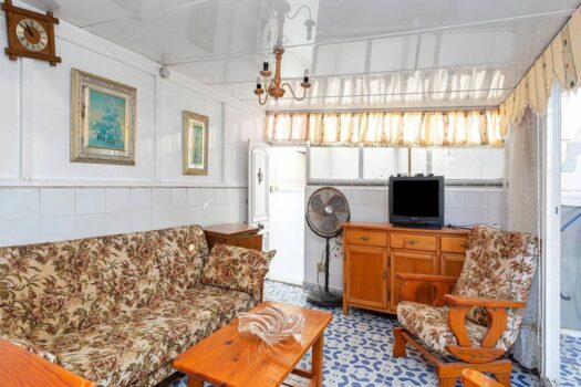 TOWNHOUSE OPPORTUNITY IN LOS ALTOS