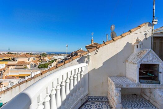 TOWNHOUSE OPPORTUNITY IN LOS ALTOS