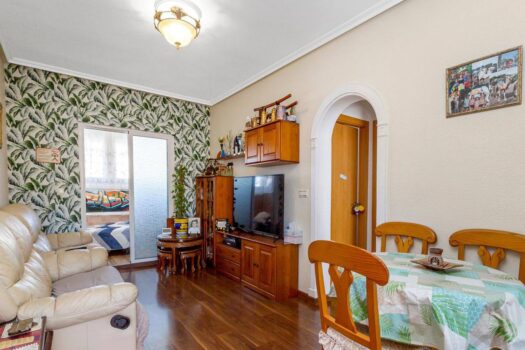 Bungalow with pool and gardens in a gated community, ideal for investors