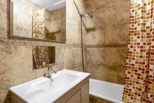 Bungalow with pool and gardens in a gated community, ideal for investors