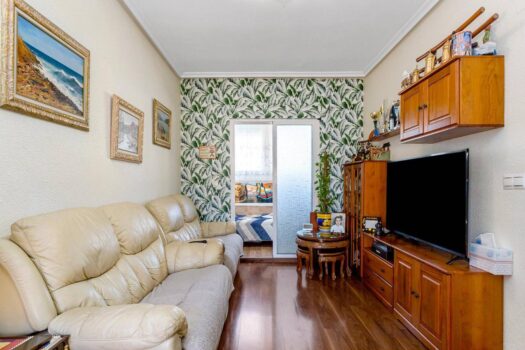 Bungalow with pool and gardens in a gated community, ideal for investors