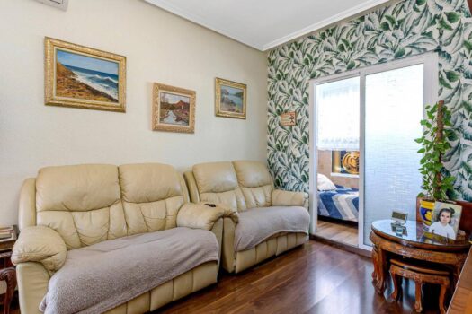 Bungalow with pool and gardens in a gated community, ideal for investors