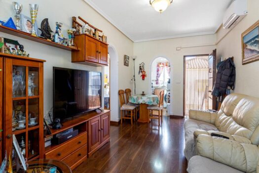 Bungalow with pool and gardens in a gated community, ideal for investors