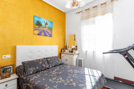 Bungalow with pool and gardens in a gated community, ideal for investors