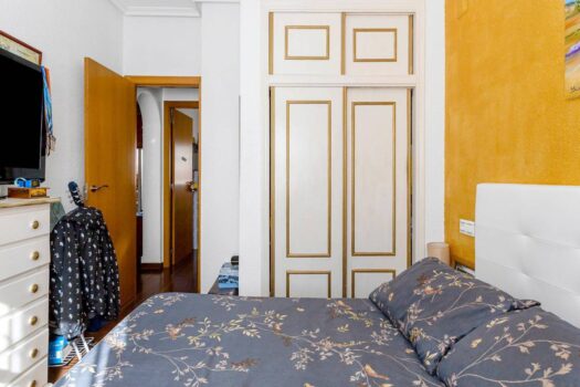 Bungalow with pool and gardens in a gated community, ideal for investors