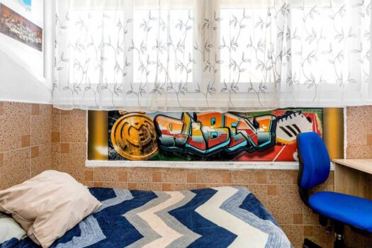 Bungalow with pool and gardens in a gated community, ideal for investors