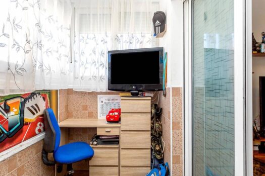 Bungalow with pool and gardens in a gated community, ideal for investors