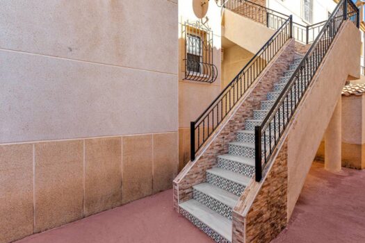 Bungalow with pool and gardens in a gated community, ideal for investors