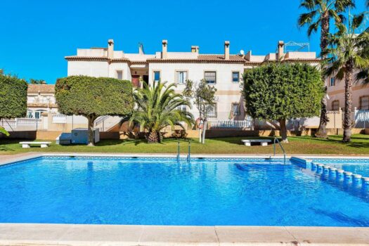 Bungalow with pool and gardens in a gated community, ideal for investors