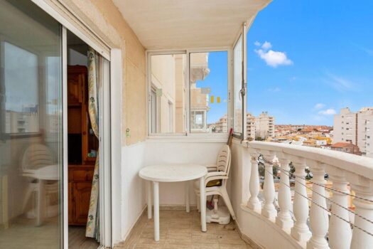 Opportunity for 3 bedrooms with pool and green areas