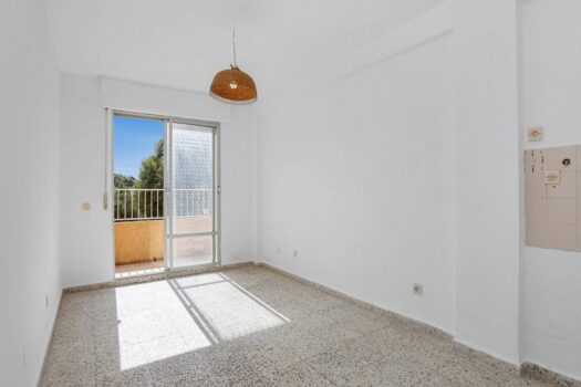 Opportunity at an unbeatable price! Your South home a stone’s throw from the dunes and the sea