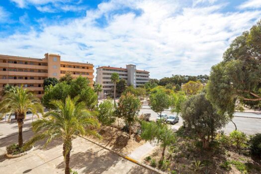 Opportunity at an unbeatable price! Your South home a stone’s throw from the dunes and the sea