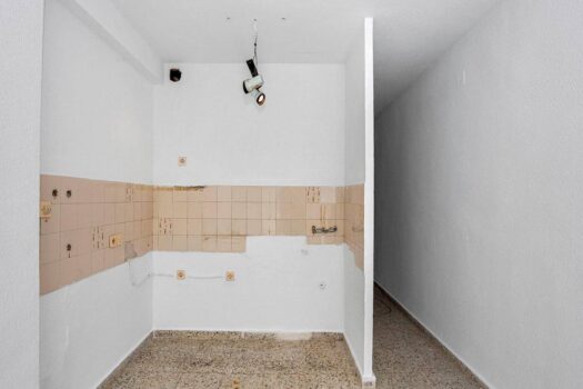 Opportunity at an unbeatable price! Your South home a stone’s throw from the dunes and the sea