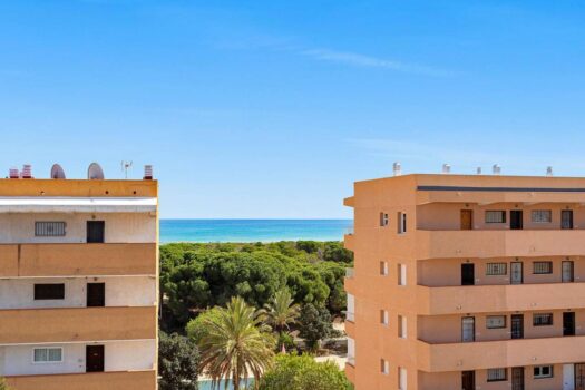 Opportunity at an unbeatable price! Your South home a stone’s throw from the dunes and the sea