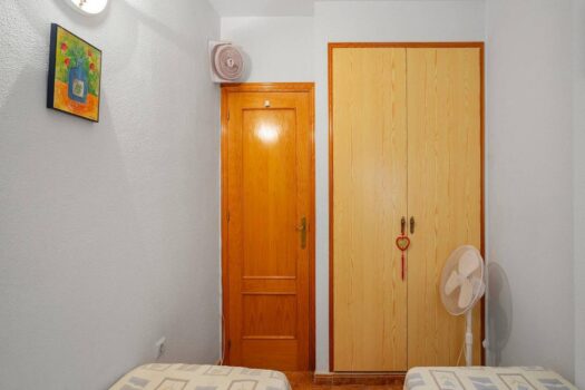 Apartment with pool and two bedrooms in Torrevieja