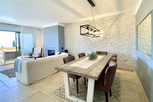 2 Bed Middle Floor Apartment for sale in Los Flamingos, Costa del Sol