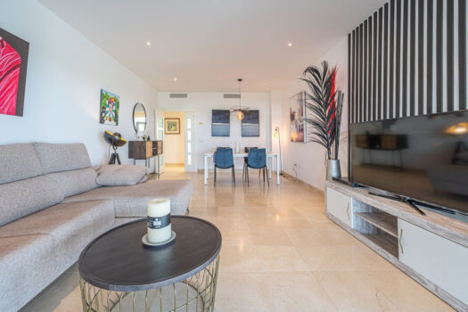 2 Bed Ground Floor Apartment for sale in Benahavis, Costa del Sol