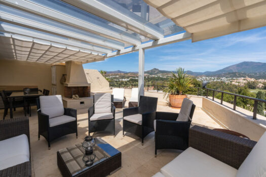 3 Bed Penthouse Apartment for sale in Atalaya, Costa del Sol