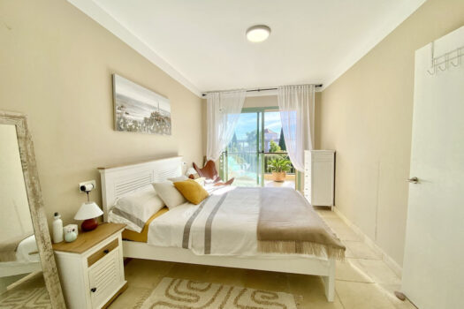 2 Bed Middle Floor Apartment for sale in Los Flamingos, Costa del Sol