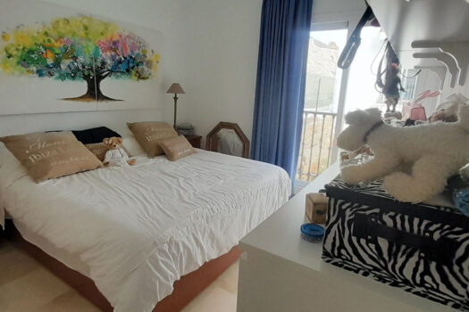 2 Bed Middle Floor Apartment for sale in Calahonda, Costa del Sol