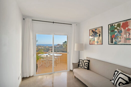 2 Bed Middle Floor Apartment for sale in Elviria, Costa del Sol