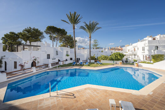 Řadový dům – 4 ložnice – Nueva Andalucia