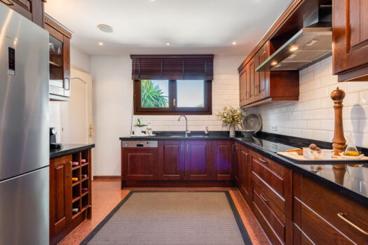 5 Bed Detached Villa for sale in Estepona, Costa del Sol