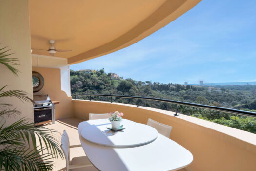 2 Bed Middle Floor Apartment for sale in Elviria, Costa del Sol
