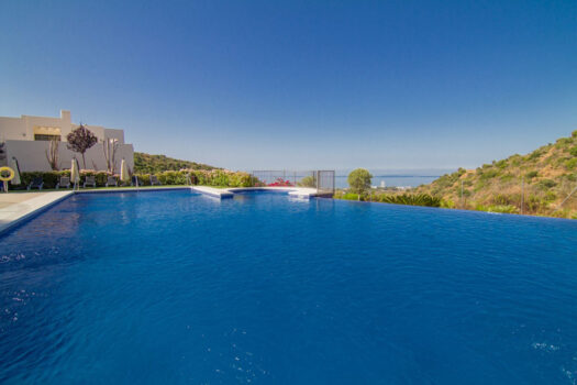 2 Bed Penthouse Apartment for sale in Altos de los Monteros, Costa del Sol