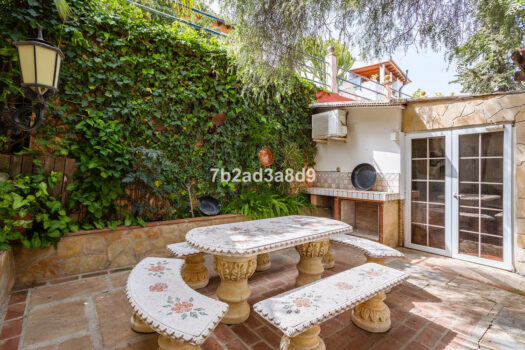 4 Bed Detached Villa for sale in Nueva Andalucia, Costa del Sol