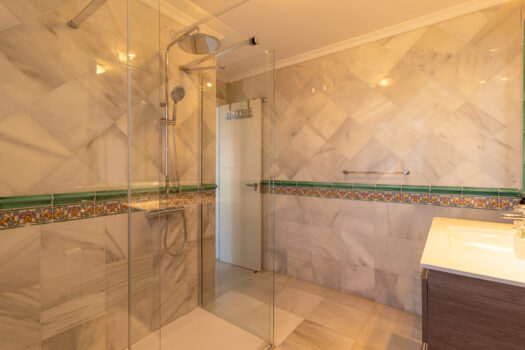 3 Bed Terraced Townhouse for sale in Benahavis, Costa del Sol