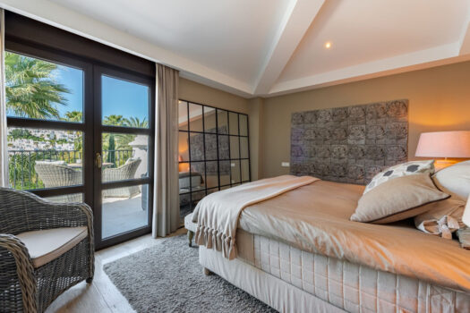 5 Bed Detached Villa for sale in Estepona, Costa del Sol