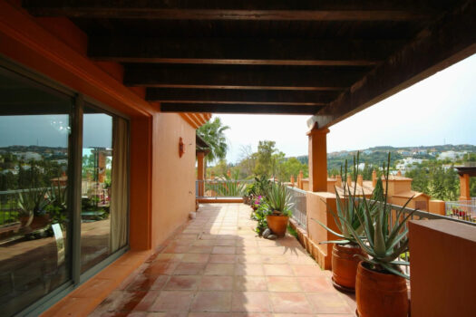 3 Bed Penthouse Apartment for sale in Atalaya, Costa del Sol