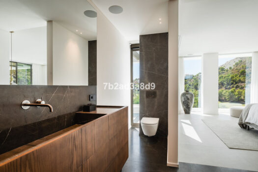 6 Bed Detached Villa for sale in La Quinta, Costa del Sol