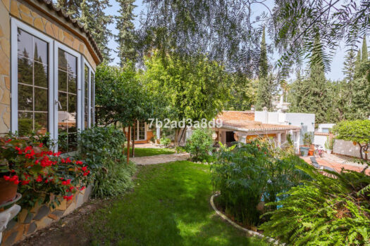 4 Bed Detached Villa for sale in Nueva Andalucia, Costa del Sol