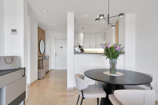 2 Bed Middle Floor Apartment for sale in Elviria, Costa del Sol