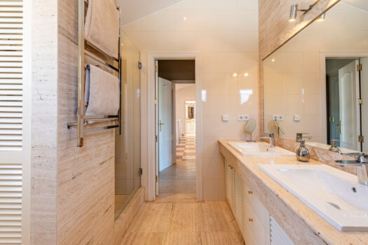 5 Bed Detached Villa for sale in Estepona, Costa del Sol