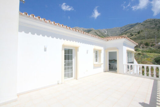 3 Bed Detached Villa for sale in Valtocado, Costa del Sol
