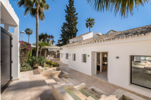 Samostatná vila – 5 ložnic – Nueva Andalucia