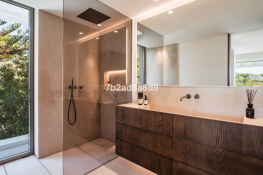 6 Bed Detached Villa for sale in La Quinta, Costa del Sol