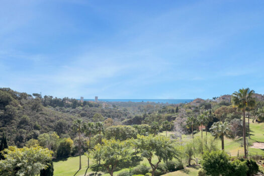 2 Bed Middle Floor Apartment for sale in Elviria, Costa del Sol