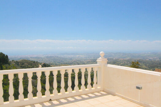 3 Bed Detached Villa for sale in Valtocado, Costa del Sol