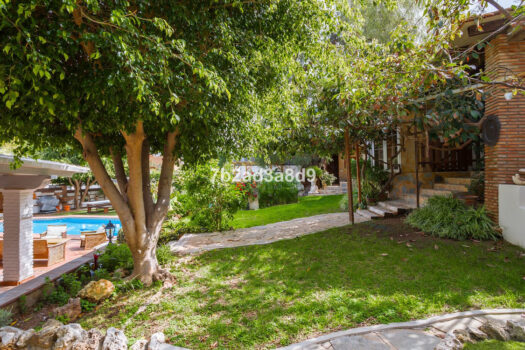 4 Bed Detached Villa for sale in Nueva Andalucia, Costa del Sol