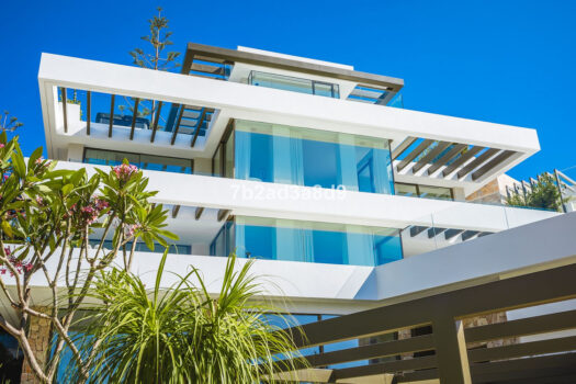 6 Bed Detached Villa for sale in La Quinta, Costa del Sol