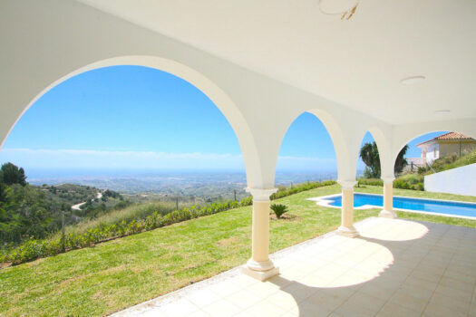 3 Bed Detached Villa for sale in Valtocado, Costa del Sol