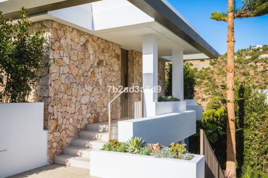 6 Bed Detached Villa for sale in La Quinta, Costa del Sol