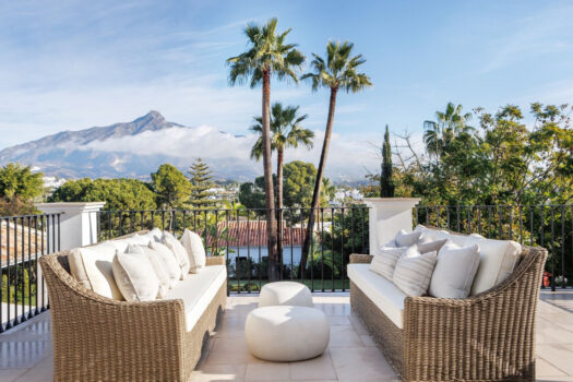 5 Bed Detached Villa for sale in Nueva Andalucia, Costa del Sol